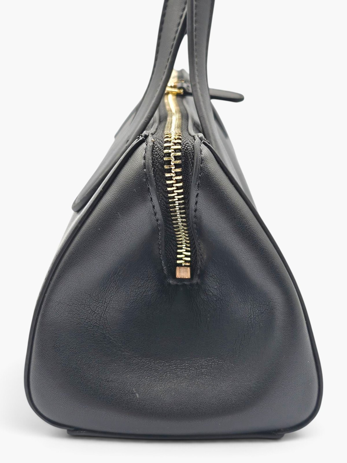 The.KDD from the end, showing its twin top zips