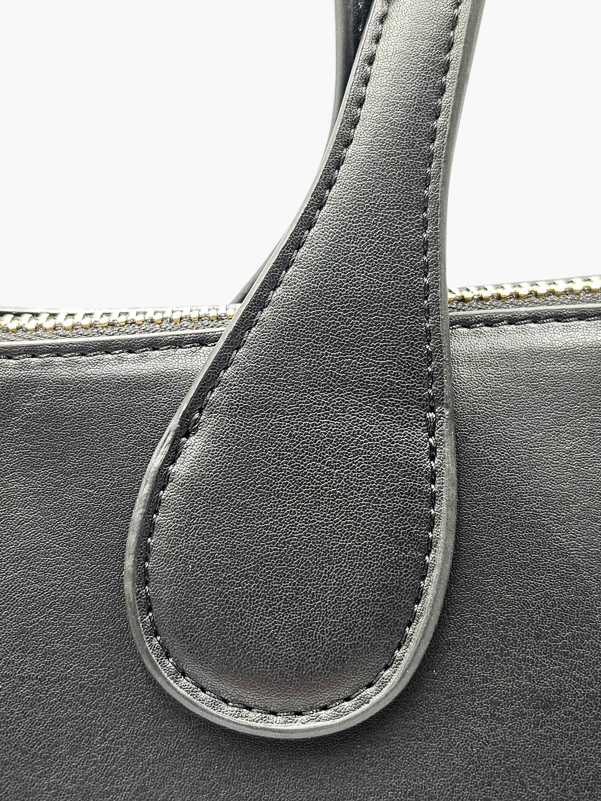 Close-up of the stitching where The.KDD's handle meets its body