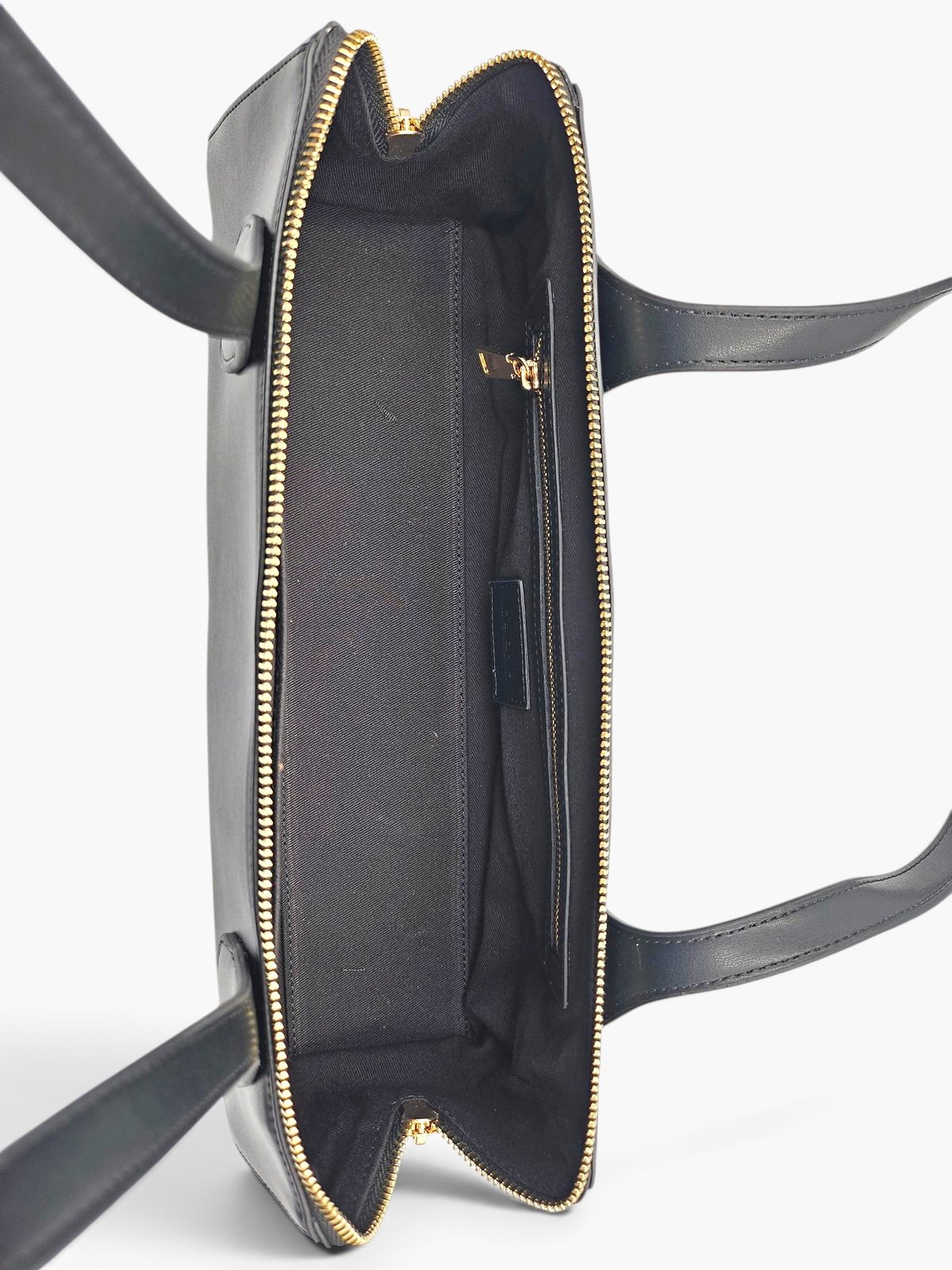 The.KDD opened to show its cotton lining and interior pockets