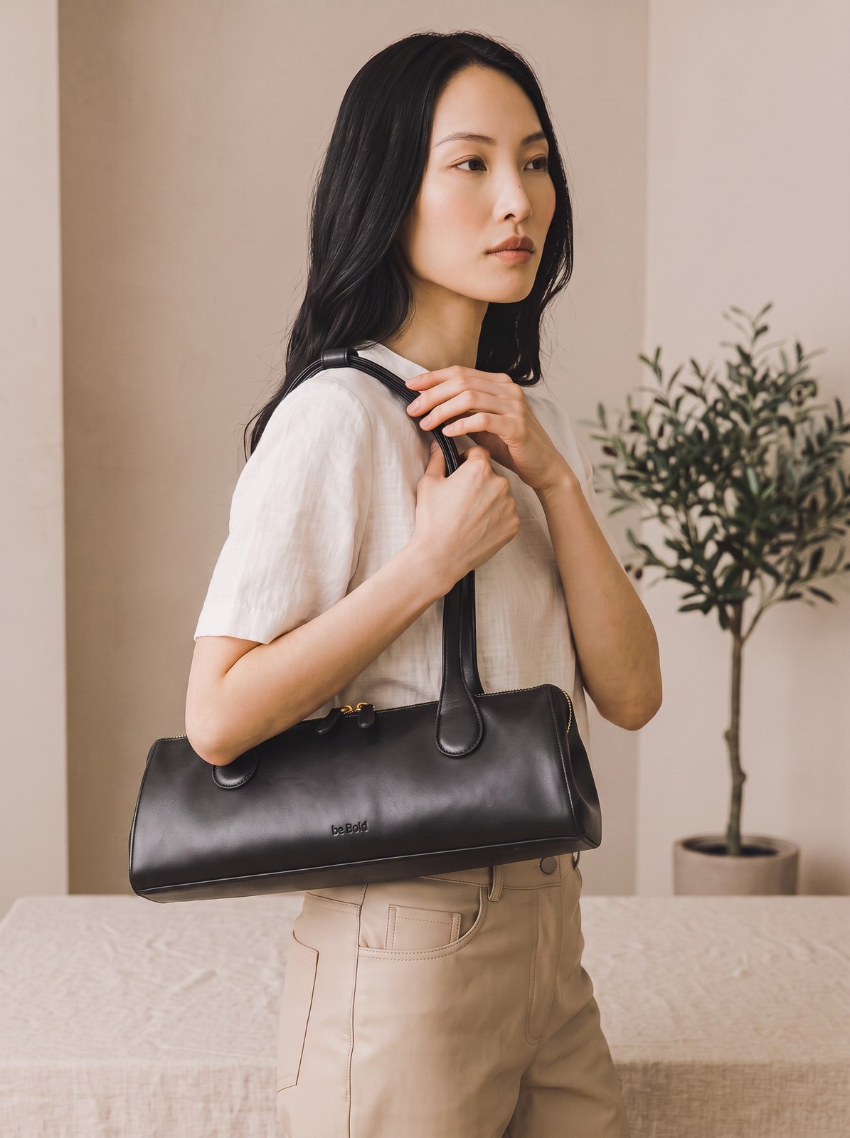 The.KDD worn at the side, showing how it sits against the body